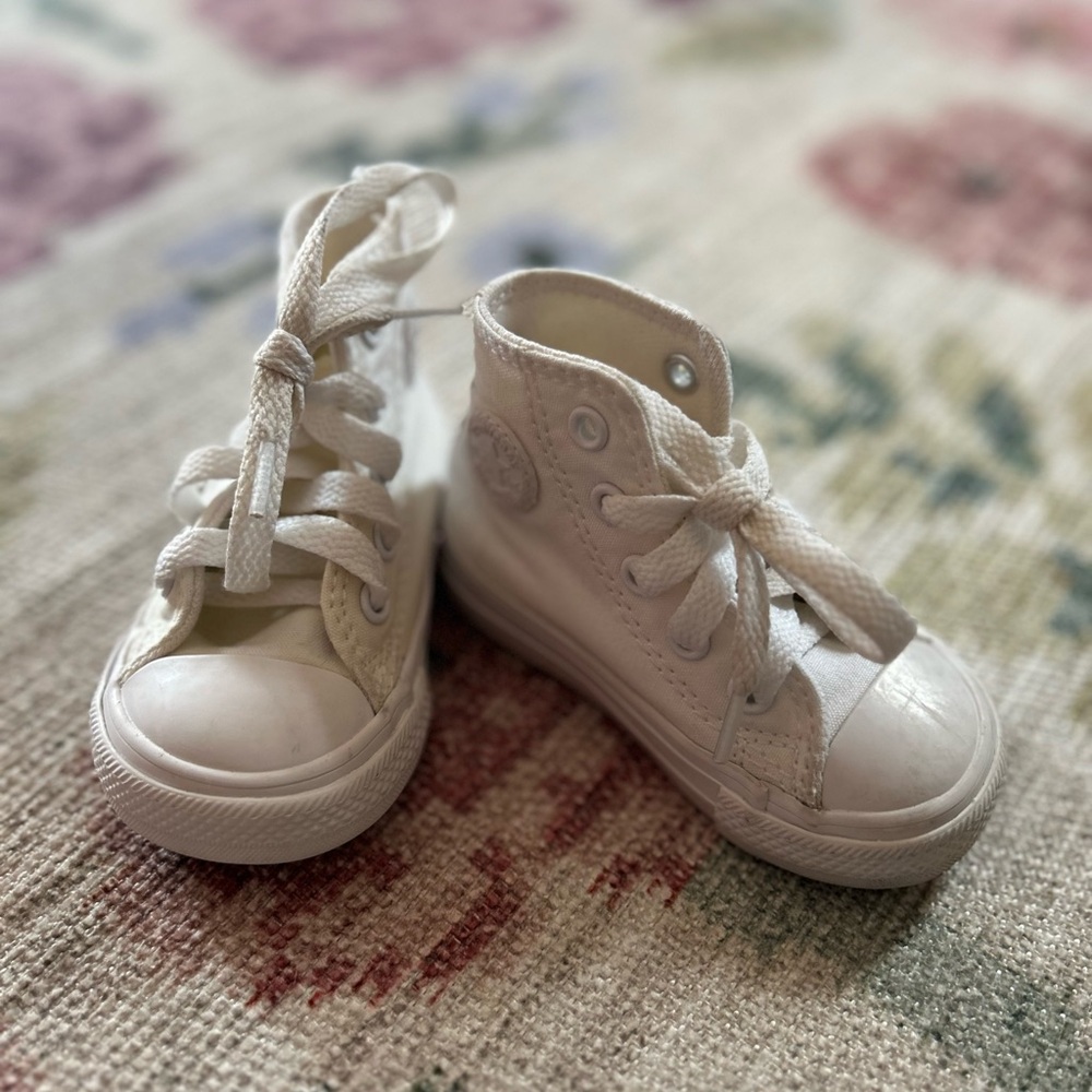 Toddler High Top White Converse Sneakers Size 4